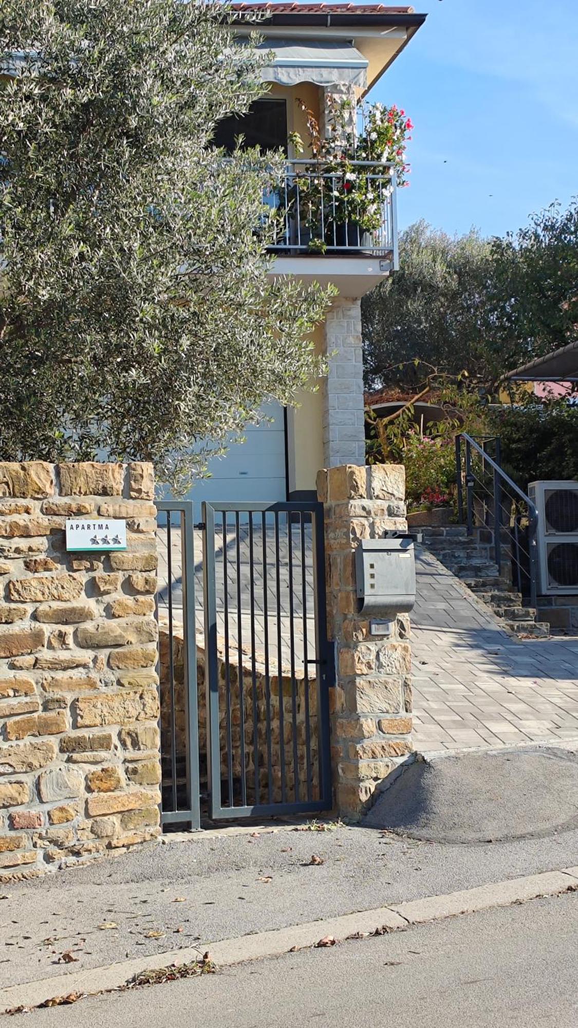 Apartments Tomisic Koper Exterior foto
